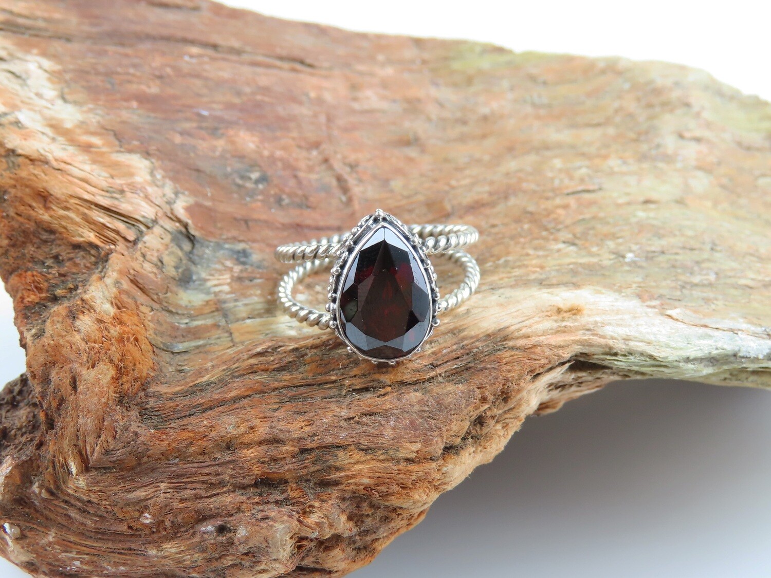 Sterling silver, Garnet, Gemstone ring R_1147