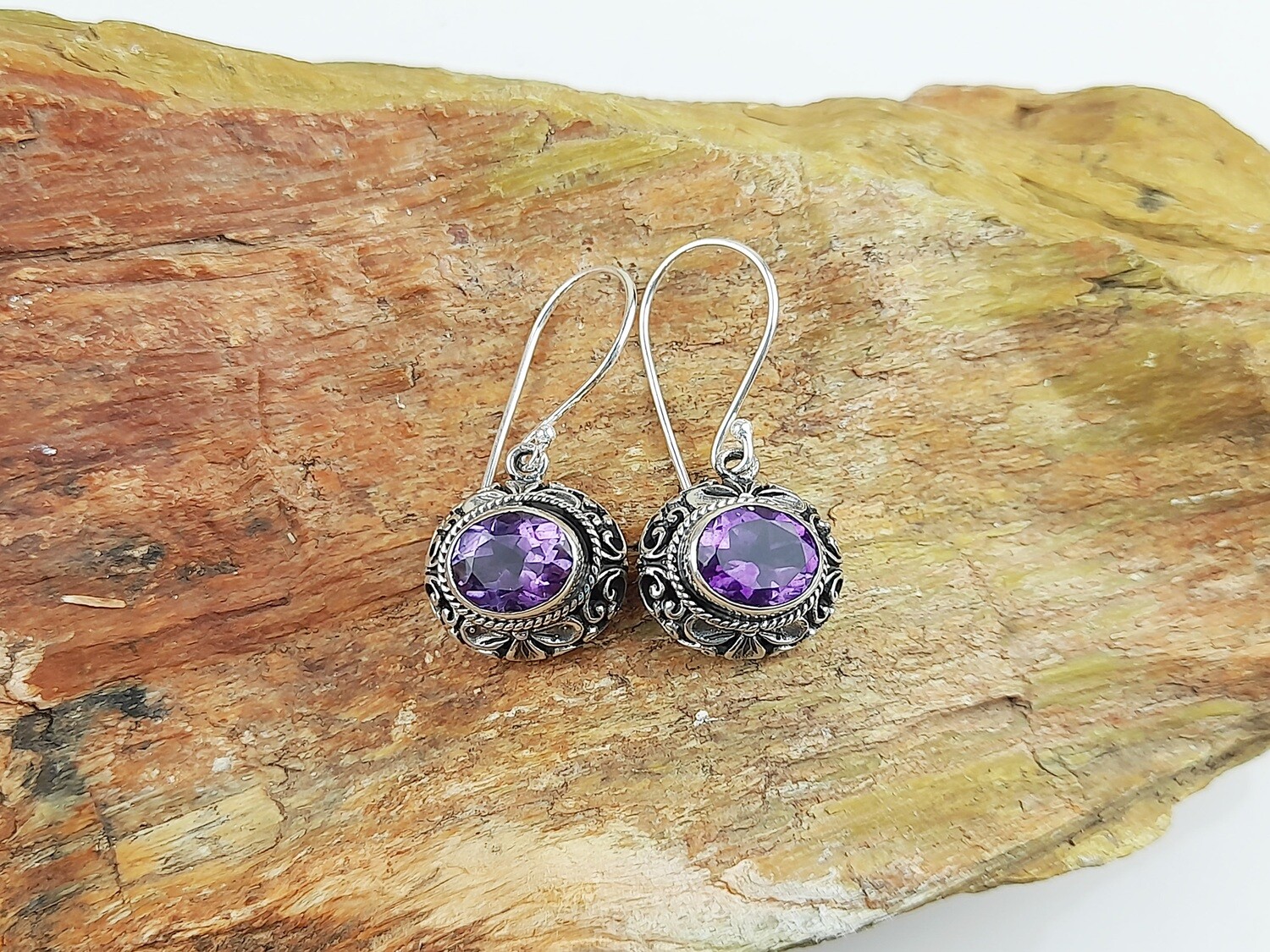 Sterling silver, Amethyst gemstone, Bali motif earrings