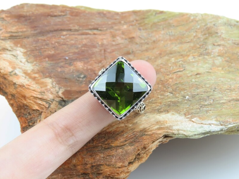 Sterling silver, Peridot gemstone, Men&#39;s ring