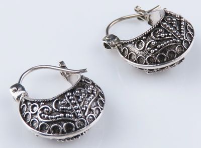 Sterling Silver Huggie Earring Balinese Design BERG_536J