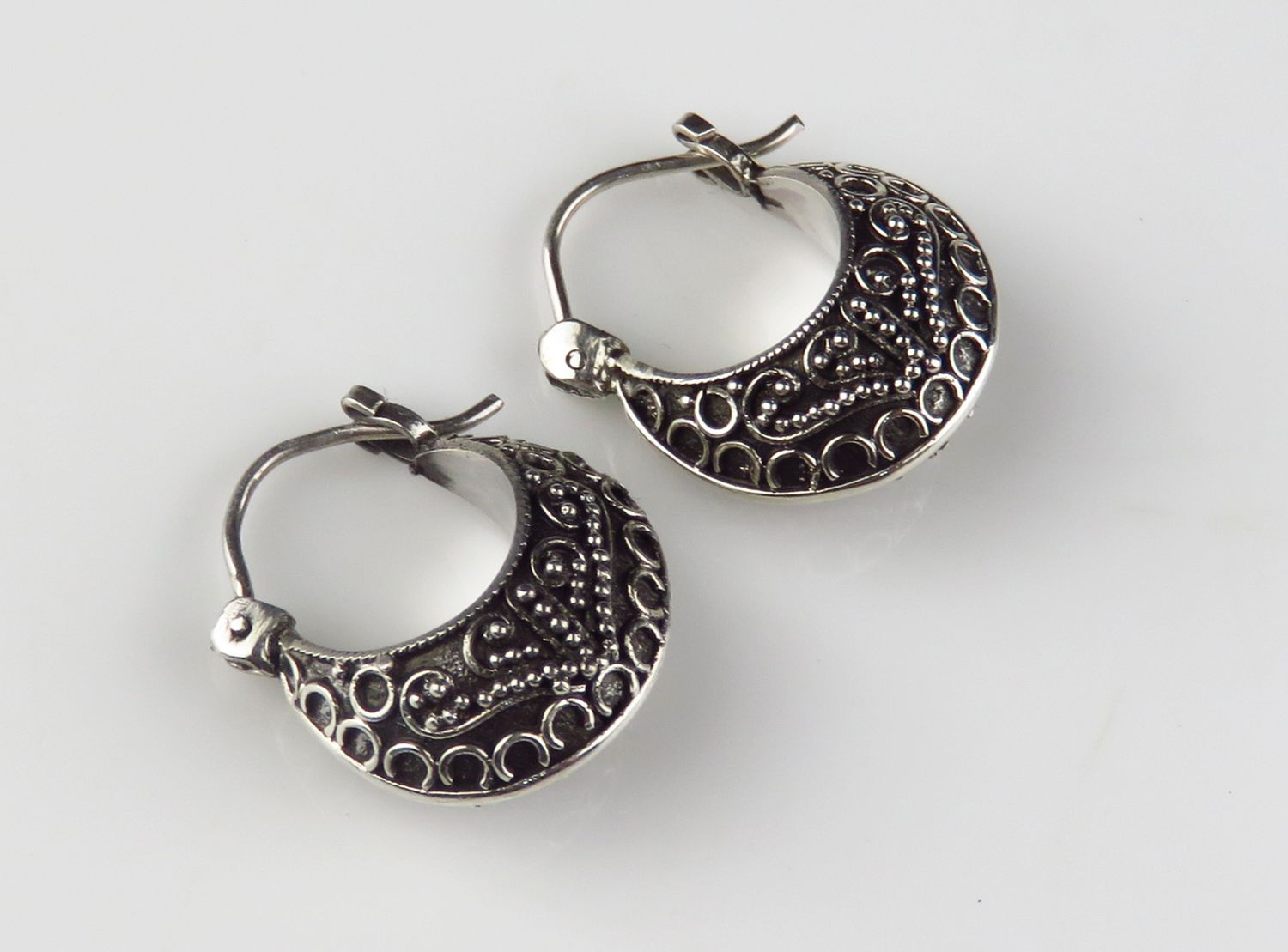 Sterling Silver Balinese Filigree Design Huggie Earring BERG-545J
