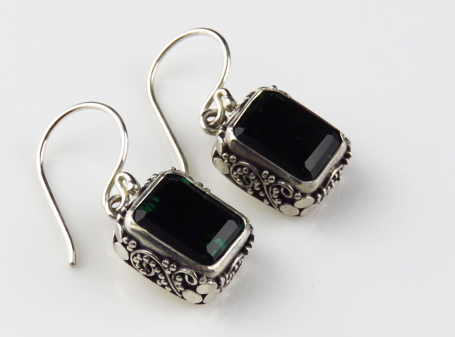 Sterling Silver Green Quartz Gemstone Dangle Earring BERG-158J