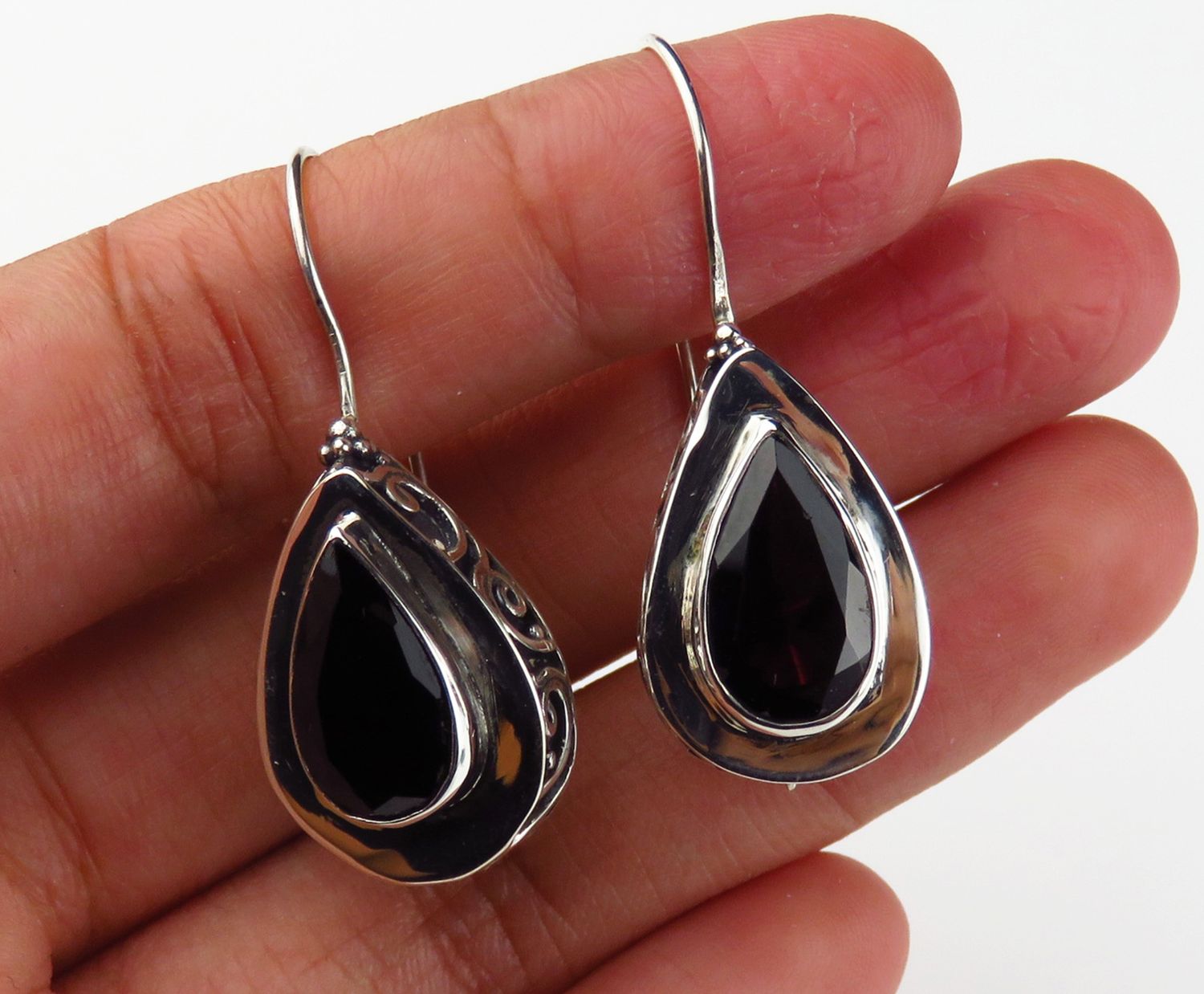 Sterling Silver Garnet Gemstone Dangle Earring BERG-293