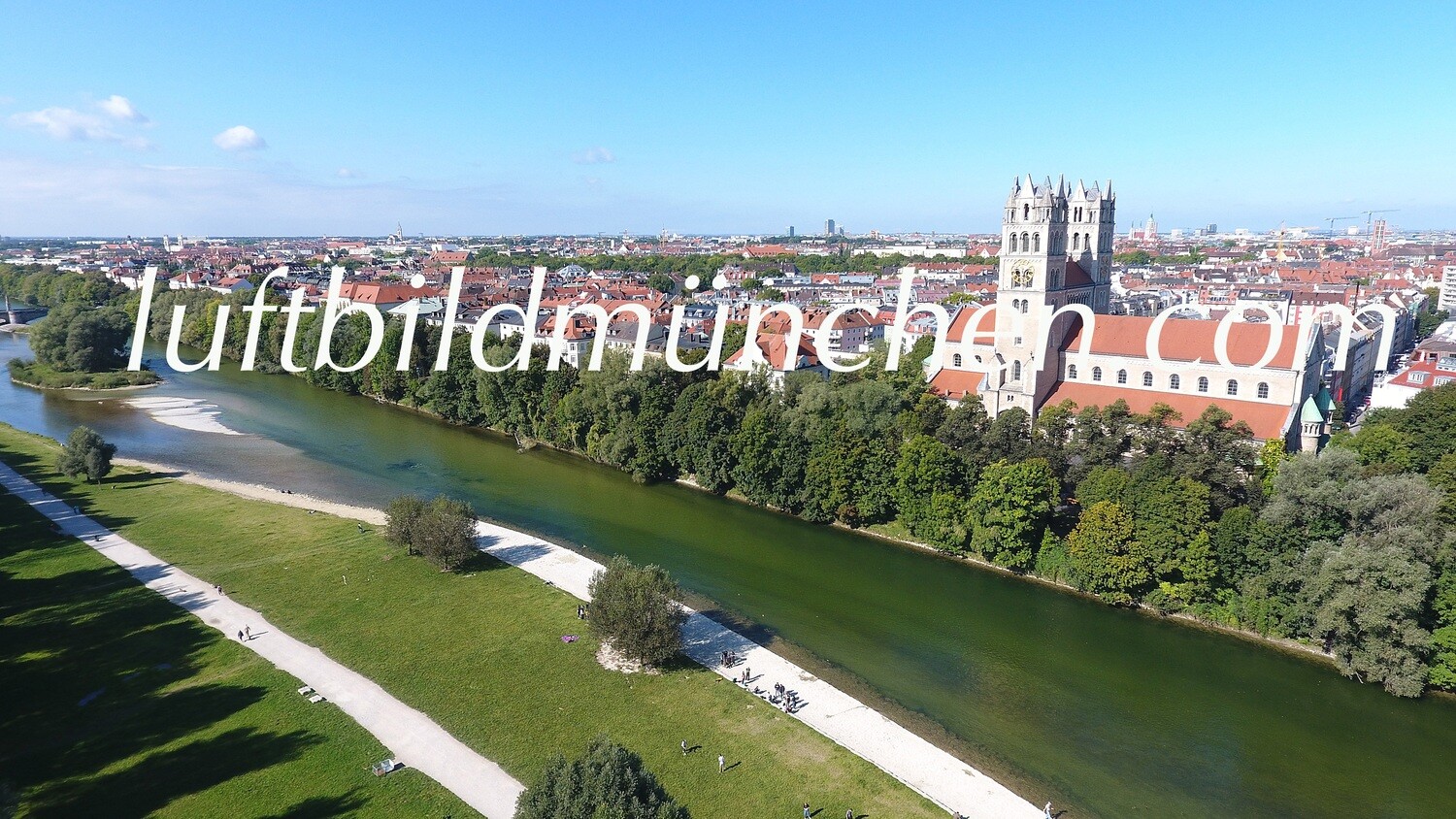 Luftbildfoto, Luftaufnahme, Luftbild, Foto mit Drohne, München, Foto von oben, Deutsches Museum, Wohngebiet, Au, Untergiesing, Isar, Kirche St. Maximilian, Maximilianskirche, Reichenbachbrücke,