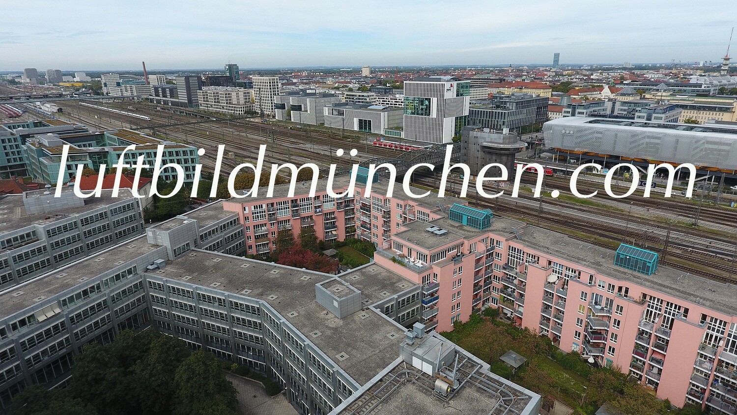 Luftbildfoto, Luftaufnahme, Luftbild, Foto mit Drohne, München, Foto von oben, Innenstadt Altstadt, Hauptbahnhof, Bahndamm, Bahngleise, Bayerischer Rundfunk