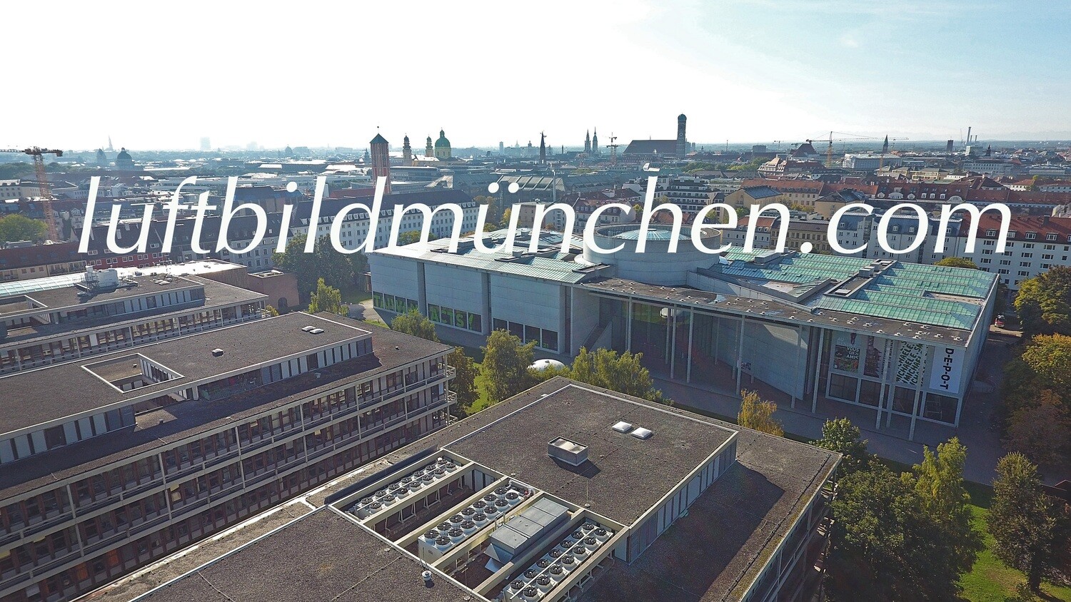 Luftbildfoto, Luftaufnahme, Luftbild, Foto mit Drohne, München, Foto von oben, Innenstadt, Altstadt, Wohngebiet, Frauenkirche, Pinakothek, Maxvorstadt, Schwabing, Pinakothek der Moderne, Univiertel,