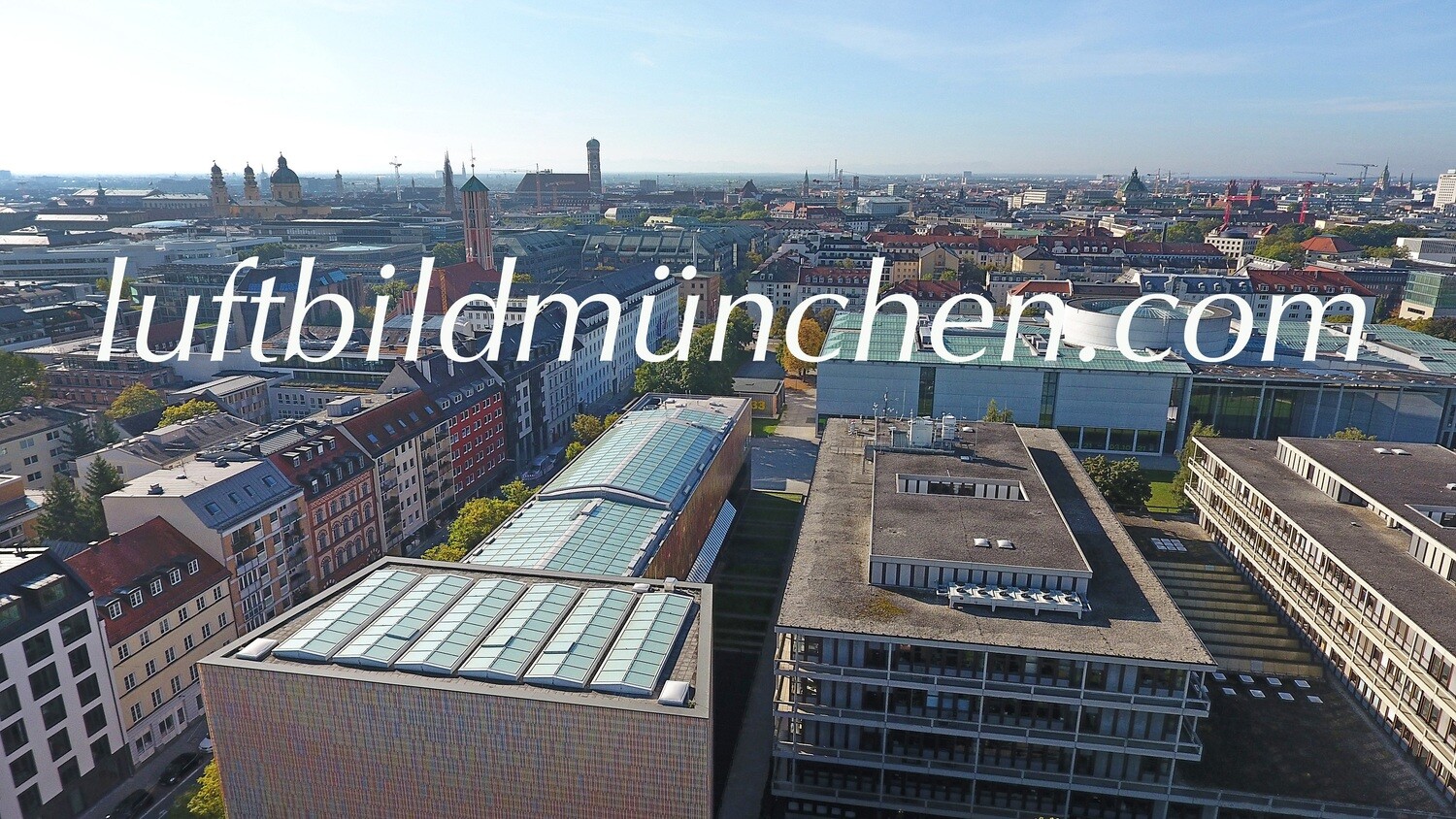Luftbildfoto, Luftaufnahme, Luftbild, Foto mit Drohne, München, Foto von oben, Innenstadt, Altstadt, Wohngebiet, Frauenkirche, Pinakothek, Maxvorstadt, Schwabing, Pinakothek der Moderne, Univiertel,