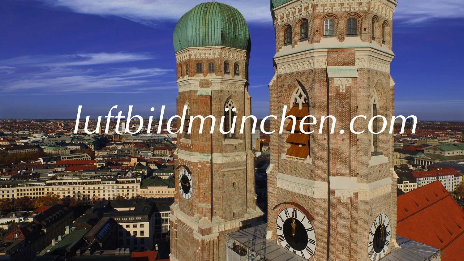 Luftbildfoto, Luftaufnahme, Luftbild, Foto mit Drohne, München, Foto von oben, Innenstadt, Sehenswürdigkeit, Frauenkirche, Dom, Altstadt, Zentrum, Frauentürme,