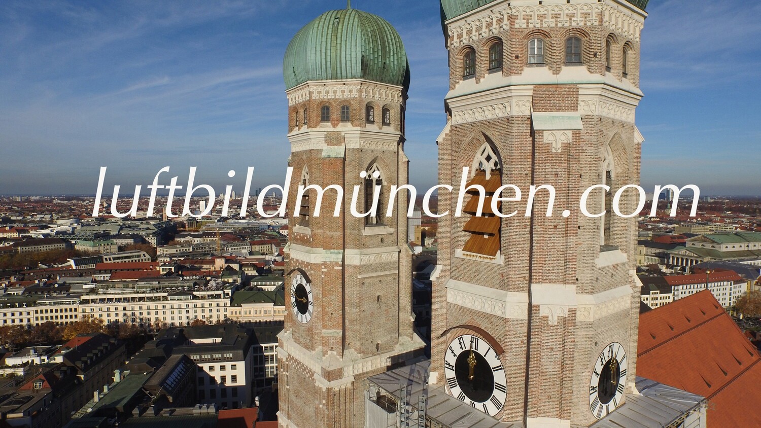 Luftbildfoto, Luftaufnahme, Luftbild, Foto mit Drohne, München, Foto von oben, Innenstadt, Sehenswürdigkeit, Frauenkirche, Dom, Altstadt, Zentrum, Frauentürme,