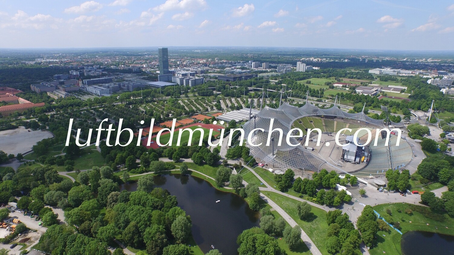 Luftbildfoto, Luftaufnahme, Luftbild, Foto mit Drohne, München, Foto von oben, Olympiagelände, Olympiaturm, Olympische Spiele, BMW, Olympiaberg, Olympisches Dorf, Olympiapark