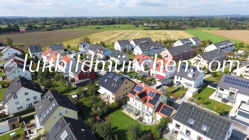 Luftbildfoto, Luftaufnahme, Luftbild, Foto mit Drohne, München, Foto von oben, Lochhausen, Dorf, Wohngebiet,