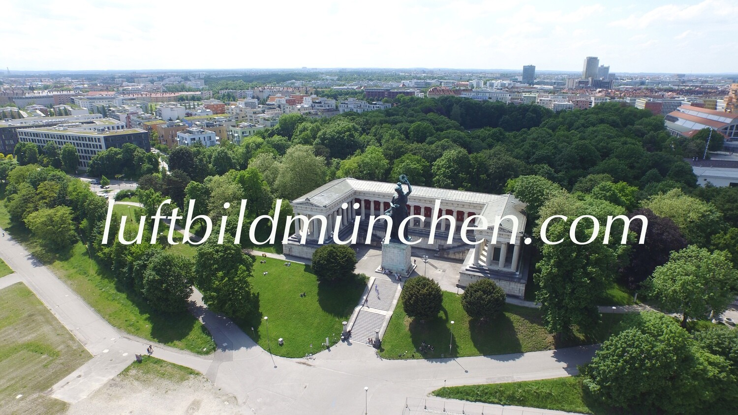 Luftbildfoto, Luftaufnahme, Luftbild, Foto mit Drohne, München, Foto von oben, Sehenswürdigkeit, Bavaria, Theresienwiese, Altes Messegelände, Ruhmeshalle