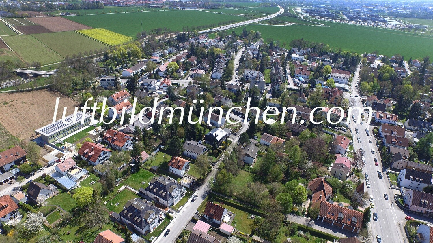 Luftbildfoto, Luftaufnahme, Luftbild, Foto mit Drohne, München, Foto von oben, Wohngebiet, Fasangarten, A8, Autobahn, Obergiesing,