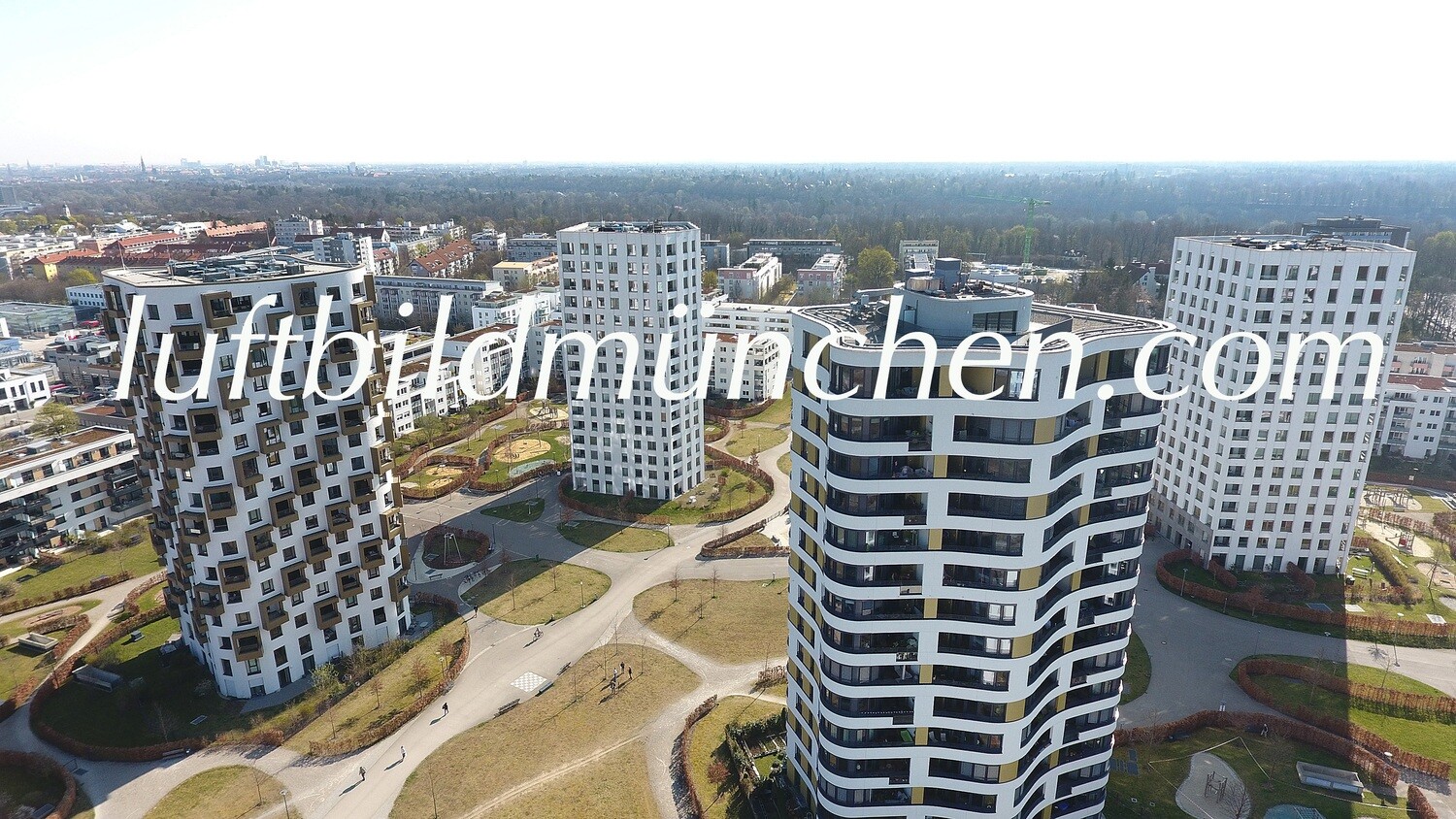 Luftbildfoto, Luftaufnahme, Luftbild, Foto mit Drohne, München, Foto von oben, Wohngebiet, Hochhaus, Carola Neher Strasse, Neubaugebiet, Obersendling,