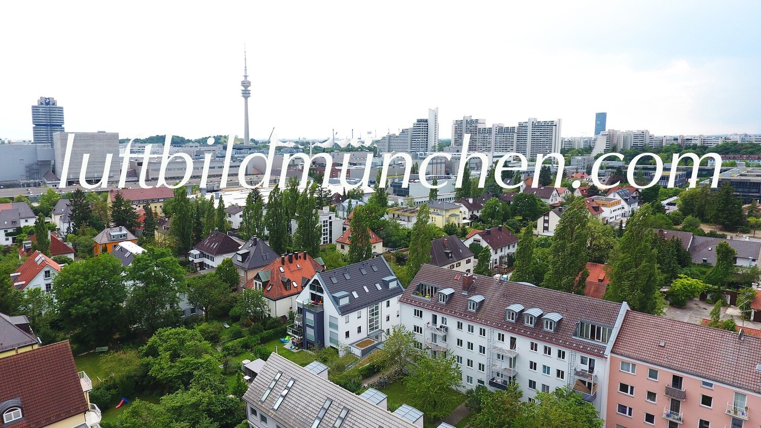 Luftbildfoto, Luftaufnahme, Luftbild, Foto mit Drohne, München, Foto von oben, Wohngebiet, Innenstadt, Milbertshofen, BMW Zentrale, Moosach, Olympiagelände, Olympiaturm, Olympisches Dorf,
