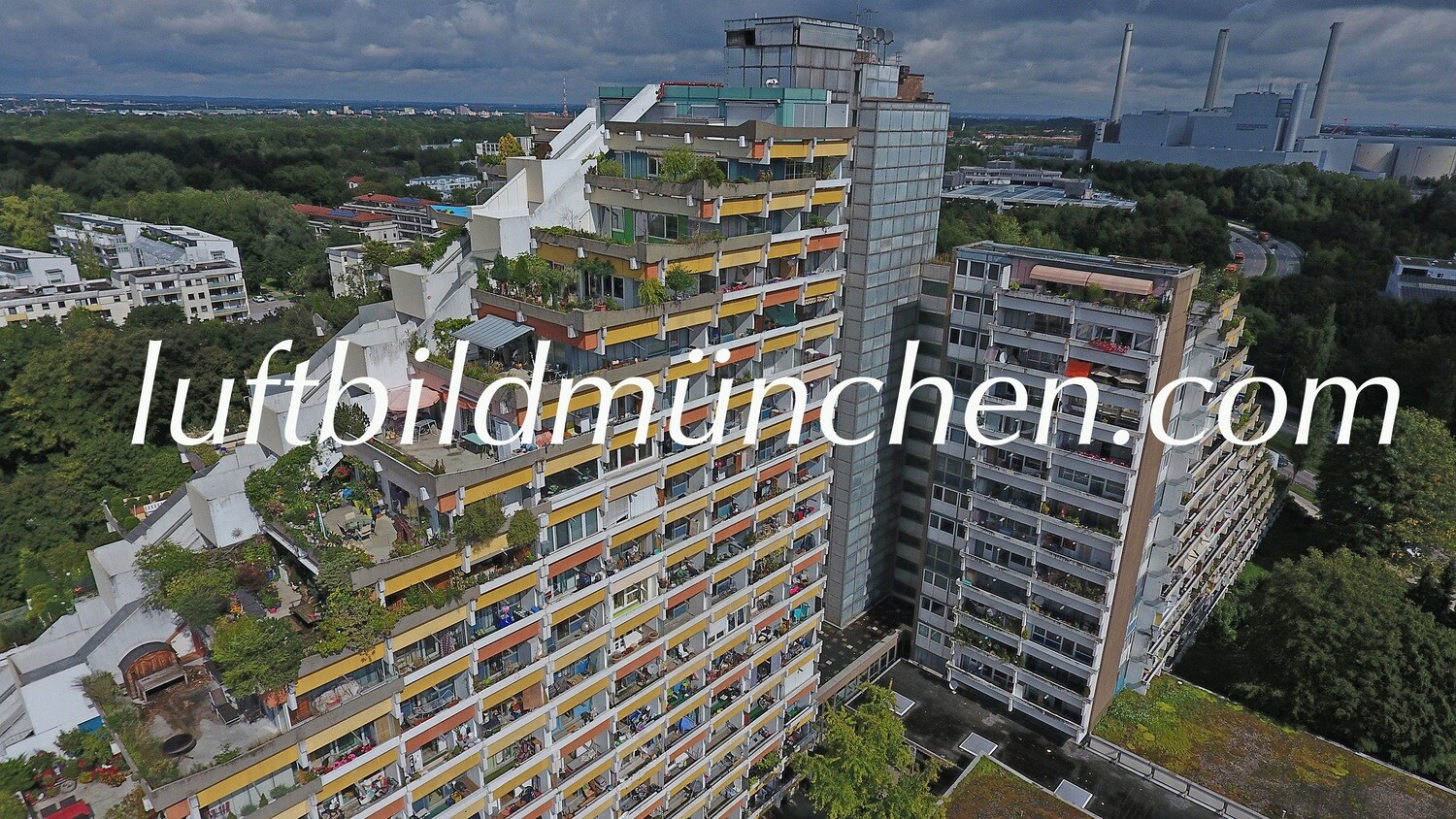 Luftbildfoto, Luftaufnahme, Luftbild, Foto mit Drohne, München, Foto von oben, Wohngebiet, Oberfoehring, Pharaohaus, Heizkraftwerk,