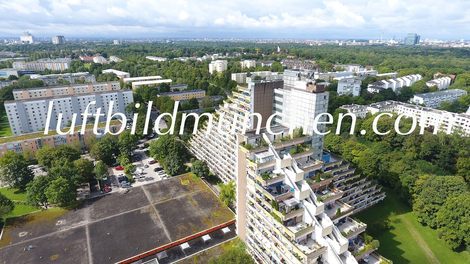 Luftbildfoto, Luftaufnahme, Luftbild, Foto mit Drohne, München, Foto von oben, Wohngebiet, Oberfoehring, Pharaohaus, Heizkraftwerk,