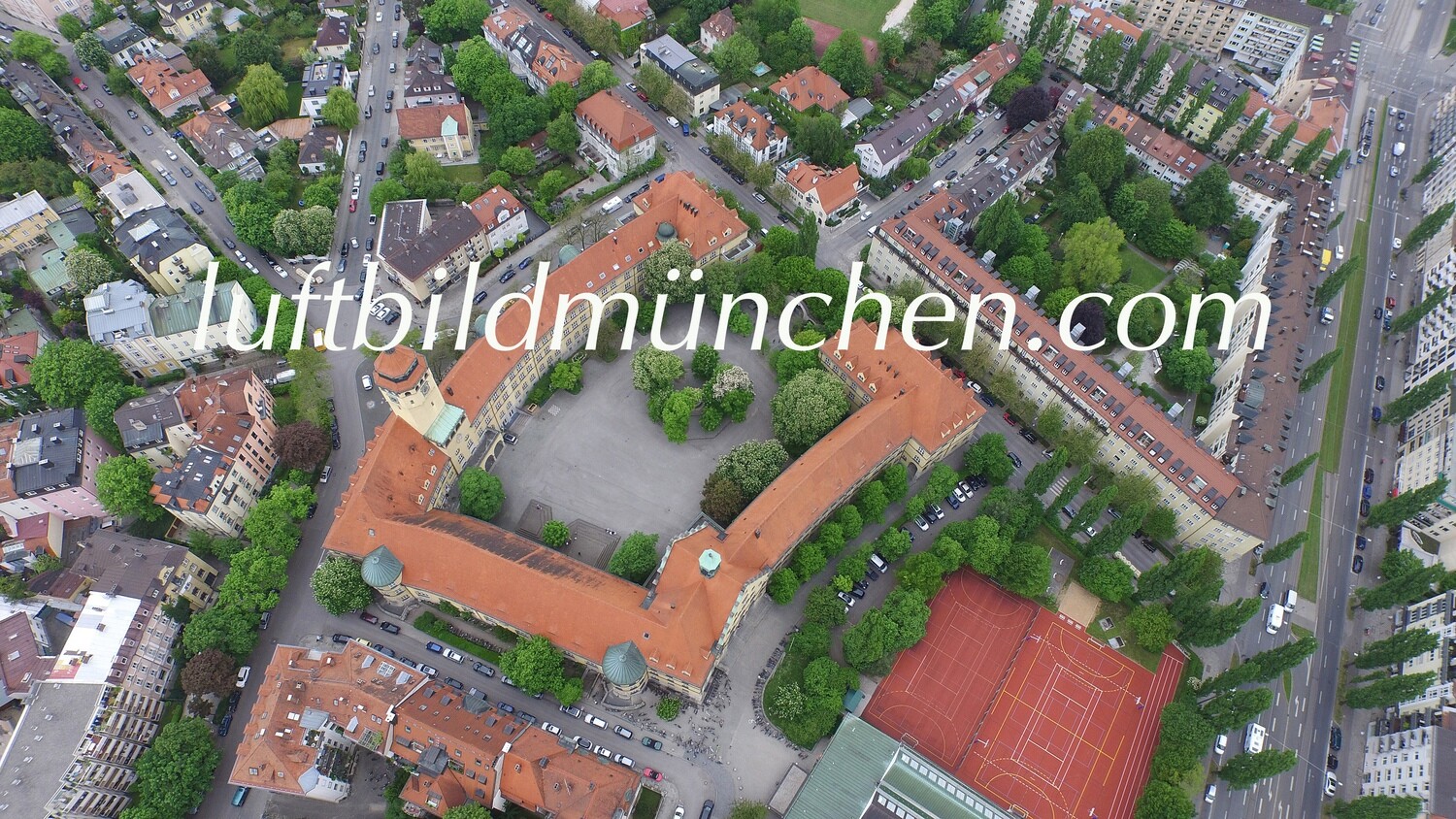 Luftbildfoto, Luftaufnahme, Luftbild, Foto mit Drohne, München, Foto von oben, Wohngebiet, Schwabing, Maxgymnasium