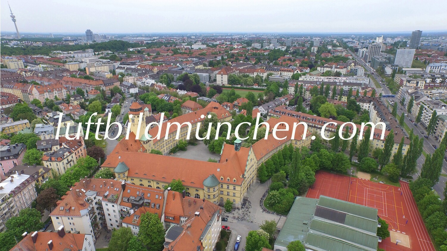 Luftbildfoto, Luftaufnahme, Luftbild, Foto mit Drohne, München, Foto von oben, Wohngebiet, Schwabing, Maxgymnasium, Olympiaturm, Nordschwabing