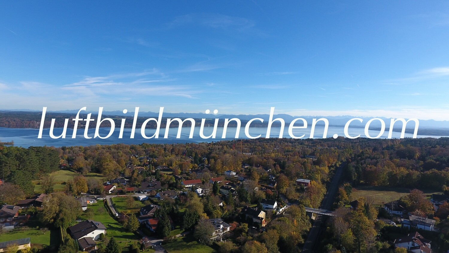 Luftbildfoto, Luftaufnahme, Luftbild, Foto mit Drohne, München, Foto von oben, Wohngebiet, Starnberger See, Alpenblick, Alpen,