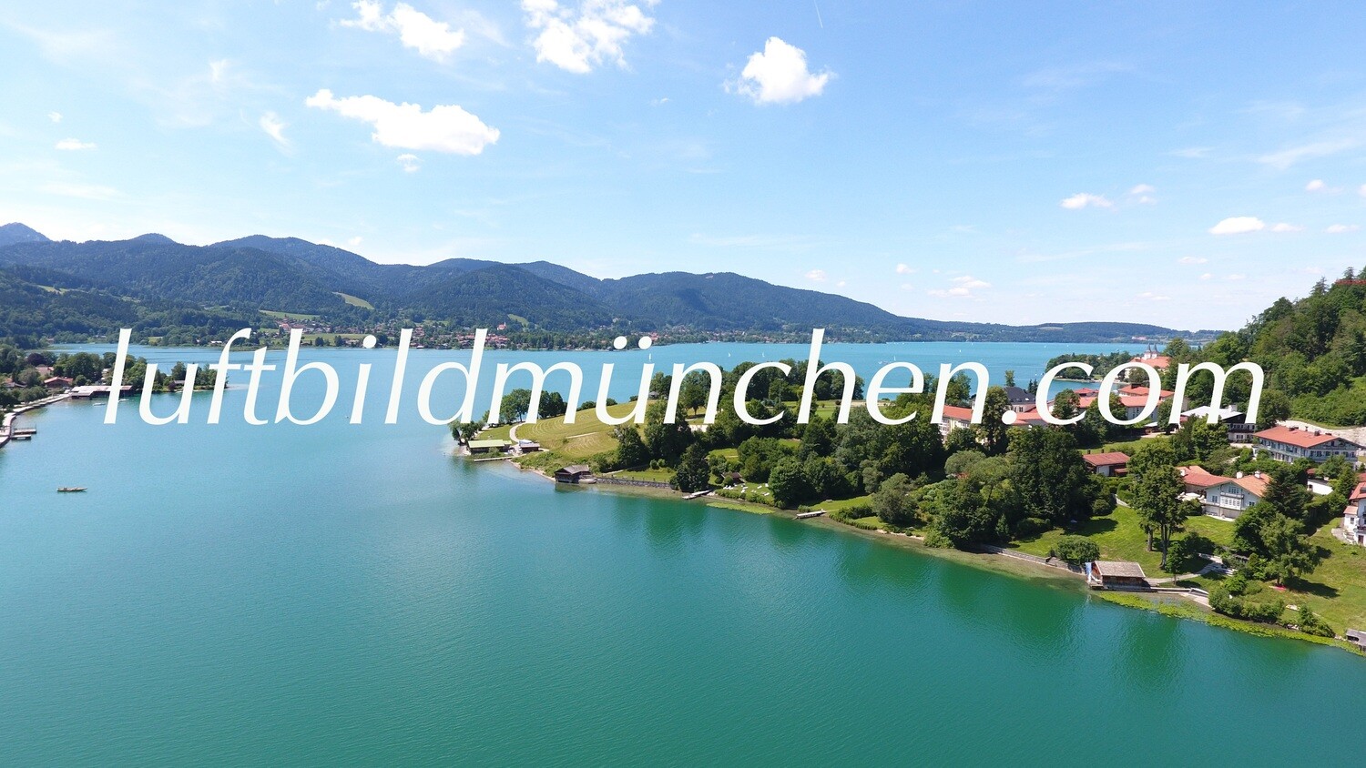 Luftbildfoto, Luftaufnahme, Luftbild, Foto mit Drohne, München, Foto von oben, Wohngebiet, Tegernsee, Rottach Egern, Bad Wiessee, Alpenblick, Alpen, Ufer
