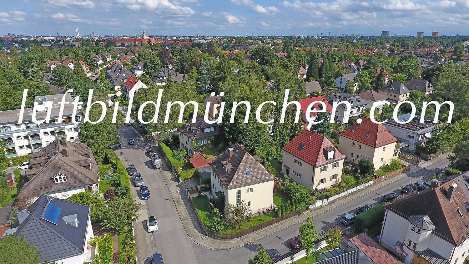 Luftbildfoto, Luftaufnahme, Luftbild, Foto mit Drohne, Foto von oben, Wohngebiet, München, Waldfriedhofviertel, Sendling,