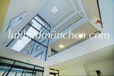 München, Bayern, Bürogebäude, Treppenhaus, Neubau, Wohnhaus, Bürohaus, Fensterfront, Lichthof, Stockwerk, Eingangshalle,