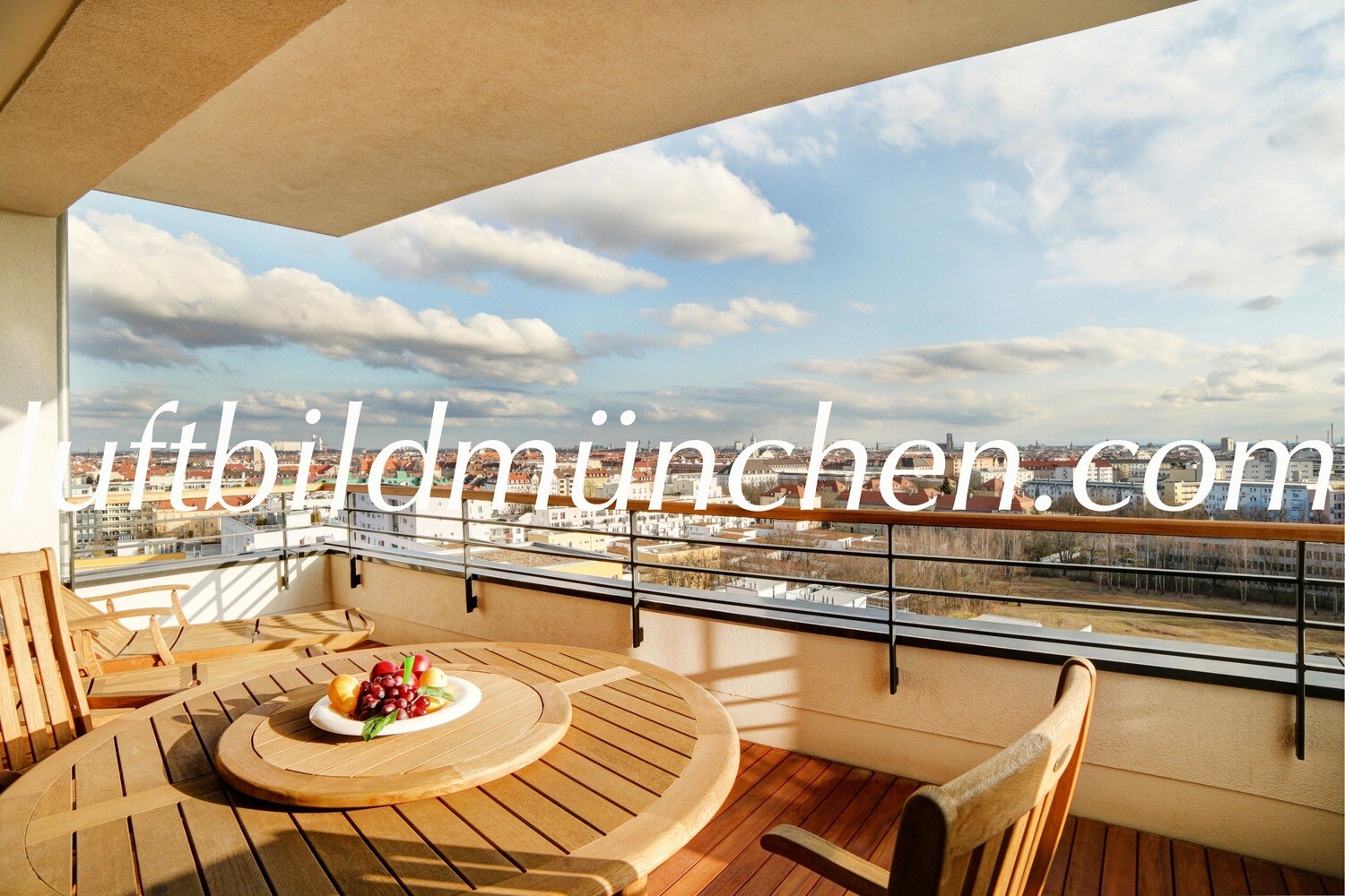 München, Bayern, Neubau, Wohnhaus, Balkon, Terrasse, Blick, Stadtblick, Hochhaus, Weitblick, Frauenkirche, Schwabing, Olympiapark, Olympiagelände, Dachterrasse, Luxuswohnung