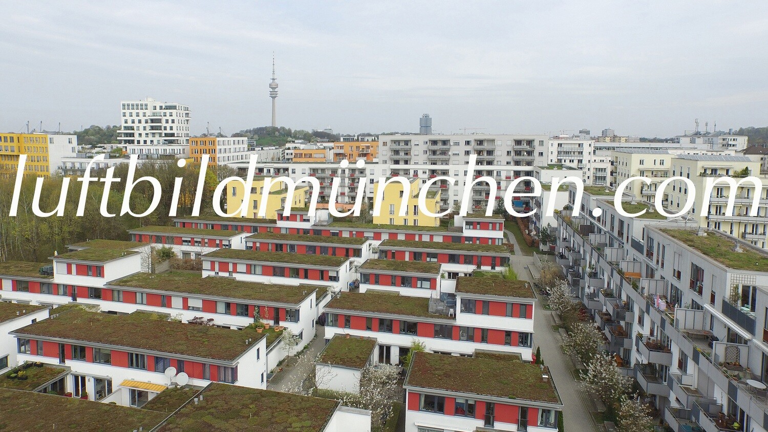München, Bayern, Neubau, Wohnhaus, Stadtblick, Hochhaus, Weitblick, Schwabing, Olympiapark, Olympiagelände, Olympiaturm,