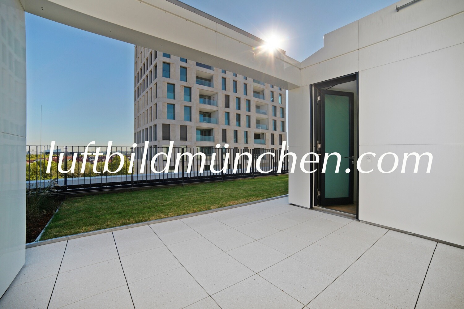 München, Bayern, Wohngebiet, Schwabinger Tor, Schwabing, Hochhaus, Luxuswohnung, Neubau, Dachterrasse, Fassade, Penthouse, Appartement, Blick über München,