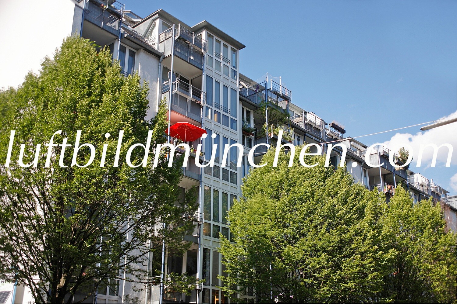München, Bayern, Wohngebiet, Wohnung, Haus, Fassade, Balkon, Hochhaus, Mehrfamilienhaus, Wohnhaus,