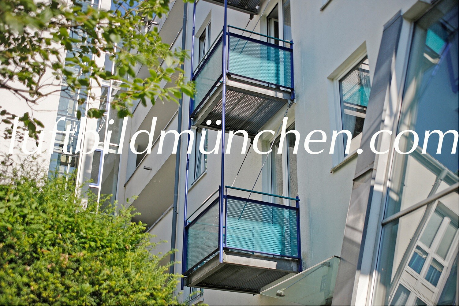 München, Bayern, Wohngebiet, Wohnung, Haus, Fassade, Balkon, Hochhaus, Mehrfamilienhaus, Wohnhaus,