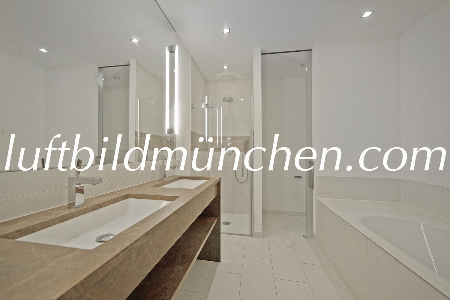 München, Bayern, Wohngebiet, Wohnung, Luxuswohnung, Penthouse, Badezimmer, Bad, Luxusbad, Waschbecken,