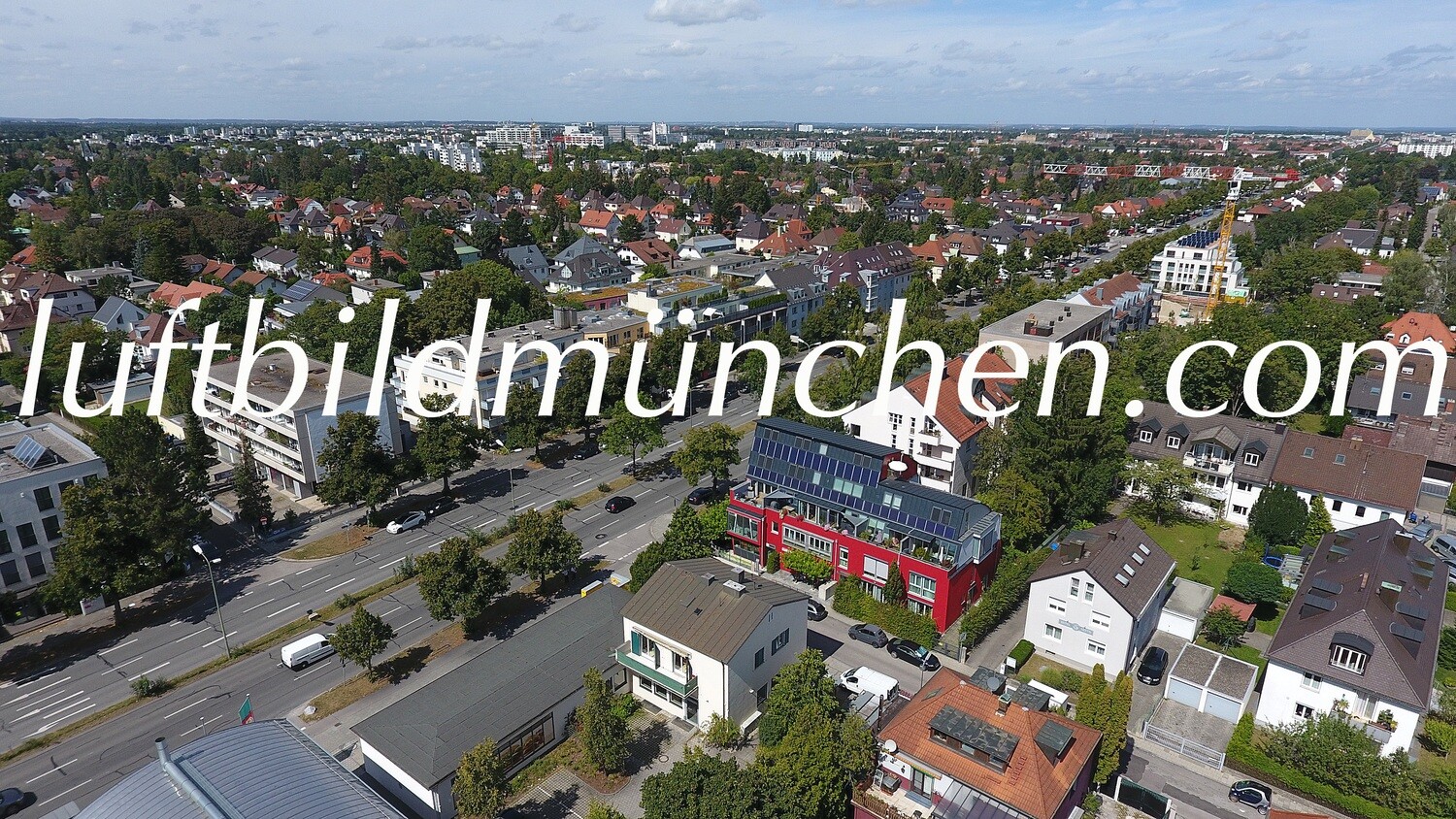Luftbild, Foto von oben, Drohne, Drohnenfoto, München, Oberbayern, Zentrum, Innenstadt, Bayern, Wohngebiet, Wohnung, Haus, Waldfriedhof, Kreuzung, Luftaufnahme,