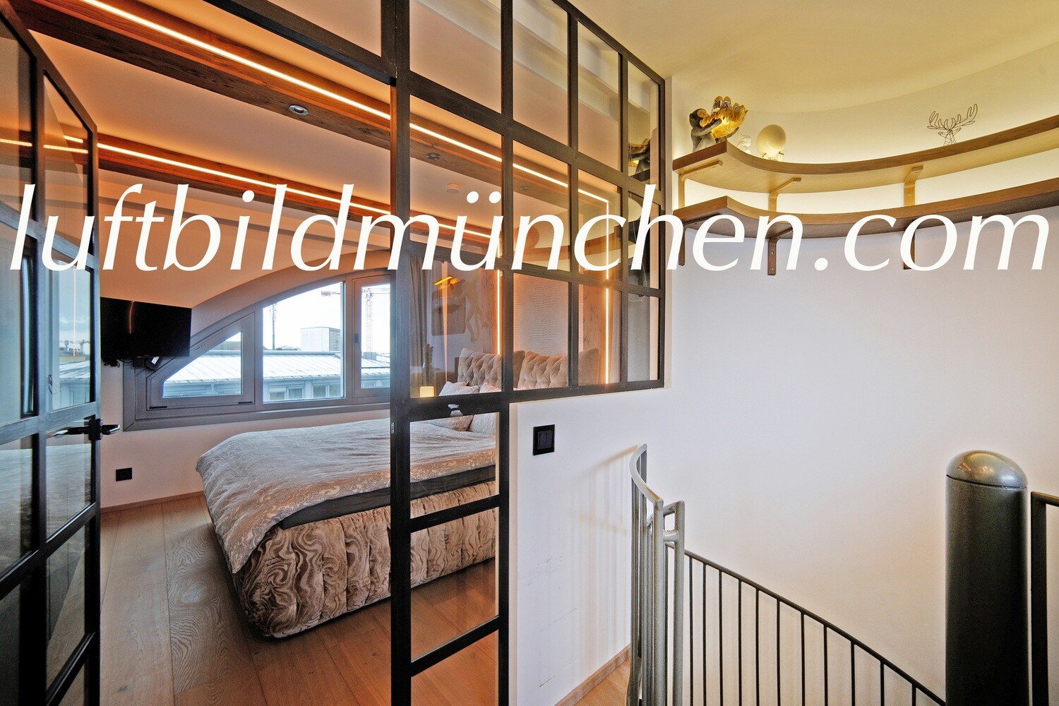 München, Bayern, Luxuswohnung, Luxusappartement, Dachterrasse, Penthousewohnung, Penthouse, Loftwohnung, Schwabing, Villa, Galerie, Treppe, Innenstadt, Altstadt, Zentrum, Industriestile,