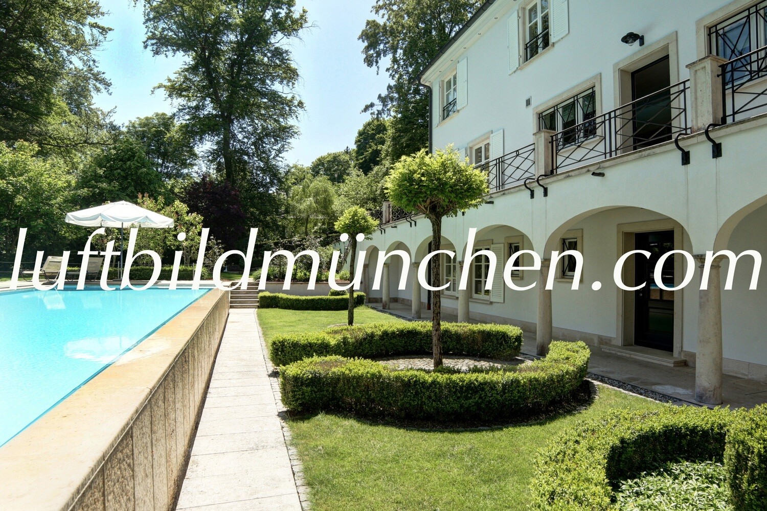 Bayern, Wohngebiet, Starnberger See, Villa, Luxusvilla, Pool, Swimmingpool, Park, Garten,