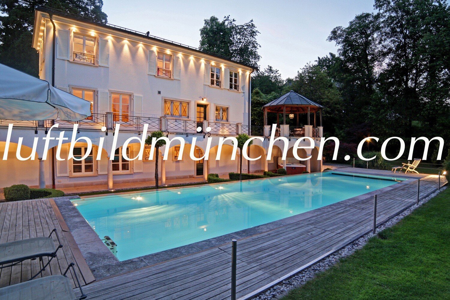 Bayern, Wohngebiet, Starnberger See, Villa, Luxusvilla, Pool, Swimmingpool, Park, Garten,