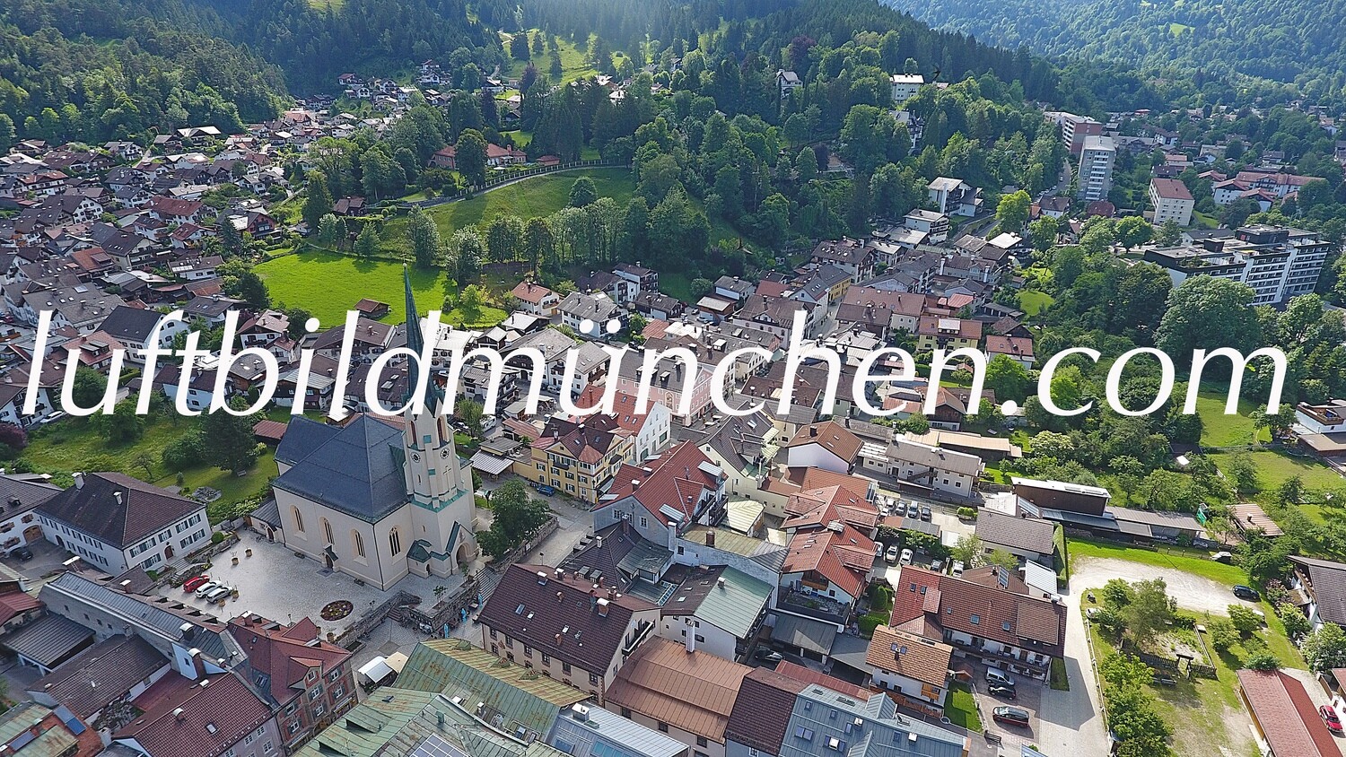 Garmisch, Garmisch Partenkirchen, Partenkirchen, Zentrum, Zugspitze, Alpenkette, Alpen, Bergblick, Oberbayern, Innenstadt, Alpspitze,
