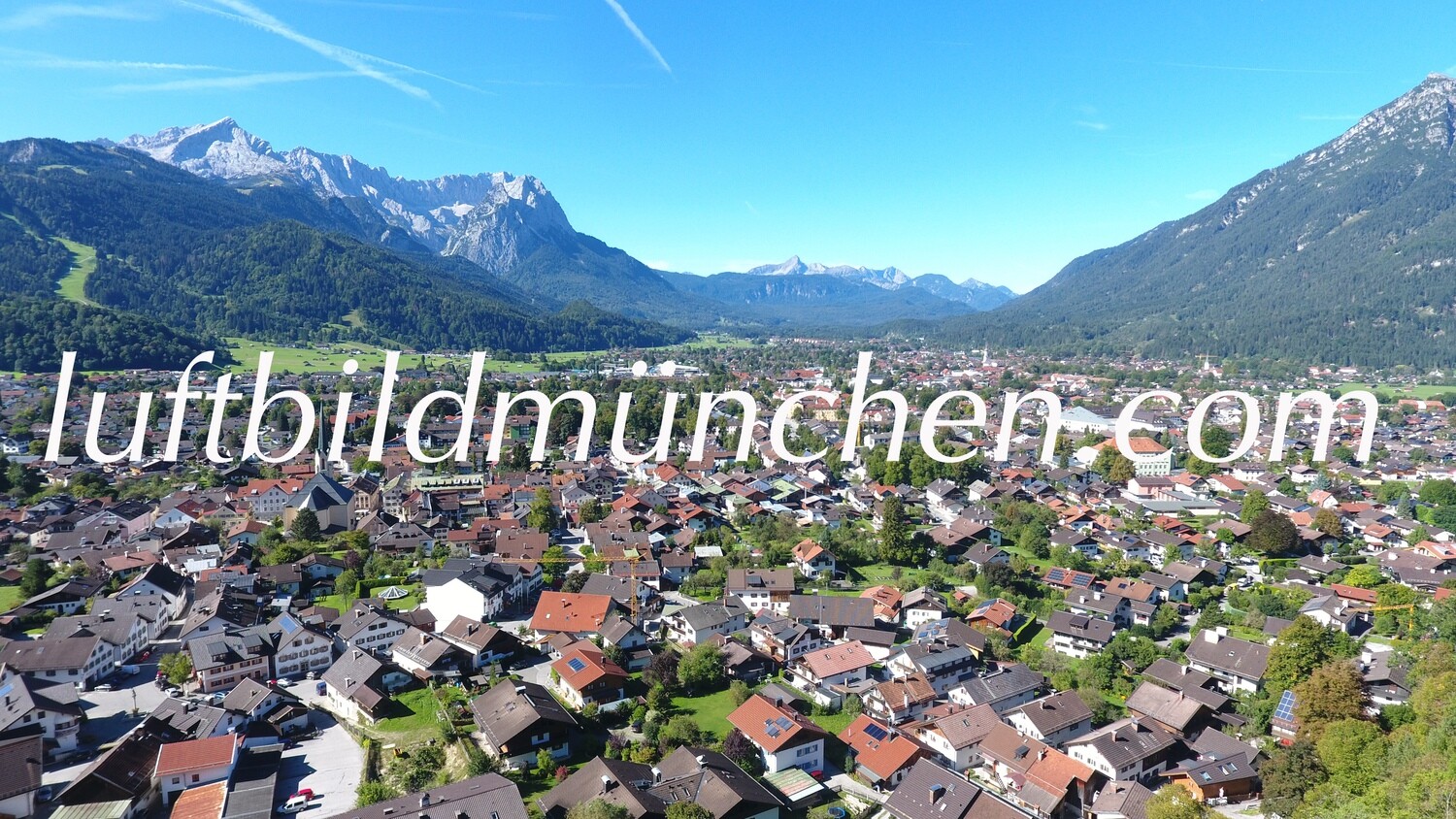 Garmisch, Garmisch Partenkirchen, Partenkirchen, Zentrum, Zugspitze, Alpenkette, Alpen, Bergblick, Oberbayern, Innenstadt, Alpspitze,