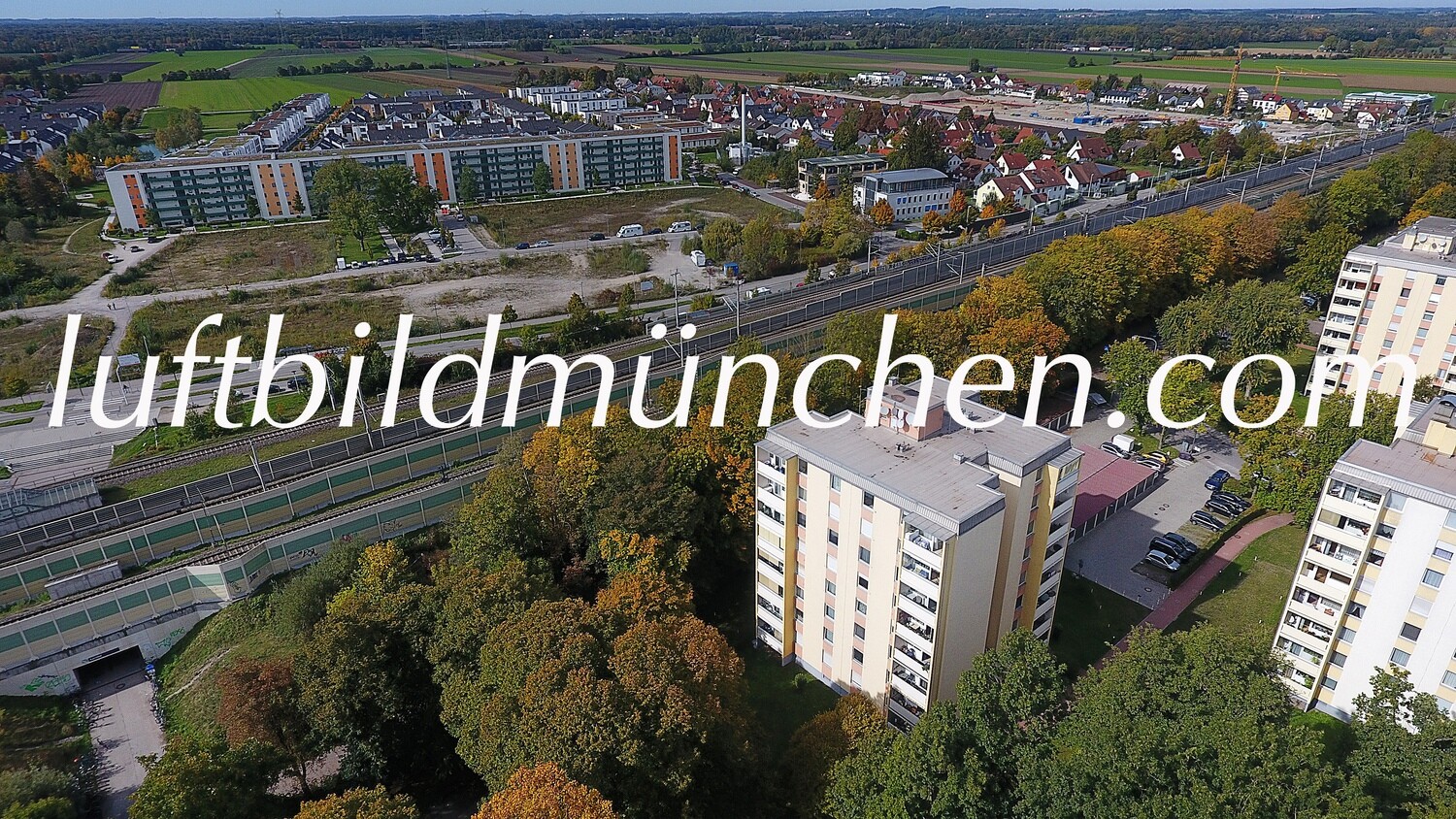 München, Wohngebiet, Hochhaus, Hochhäuser, Allach, Karlsfeld, S Bahn