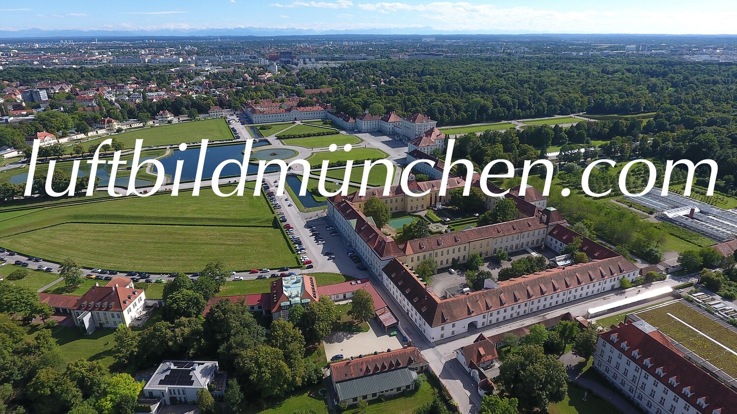 München, Bayern, Luftbild, Foto aus Drohne, Wohngebiet, Schloss Nymphenburg, Nymphenburger Schloss, Olympiaturm, Schlosspark,