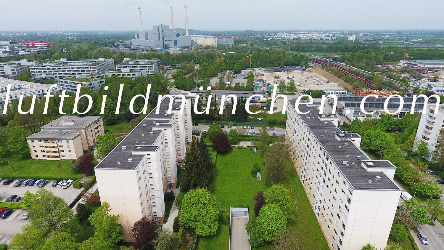 München, Bayern, Luftbild, Luftaufnahme, 
Wohngebiet, Hochhaus, Oberföhring, Heizkraftwerk, Unterföhring