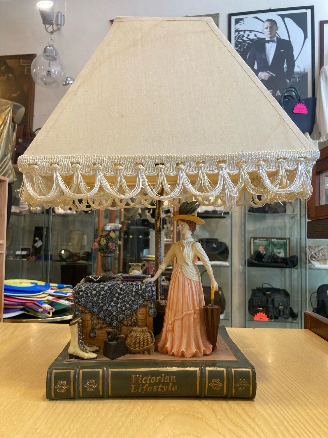 Lampada decorativa in resina