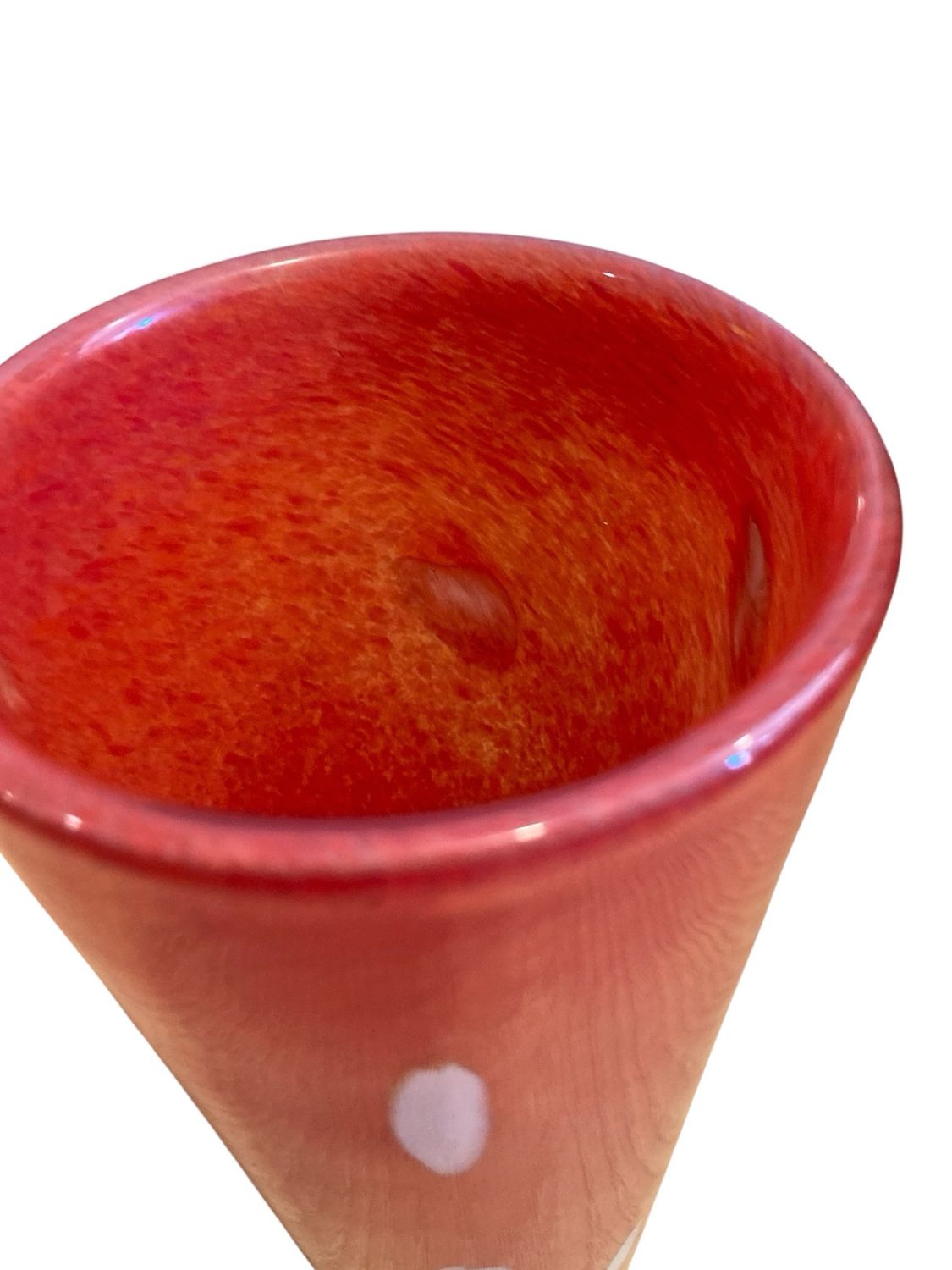 Vaso Conico in Vetro di Murano Rosso Fuoco con Decorazione a Lenti Bianche