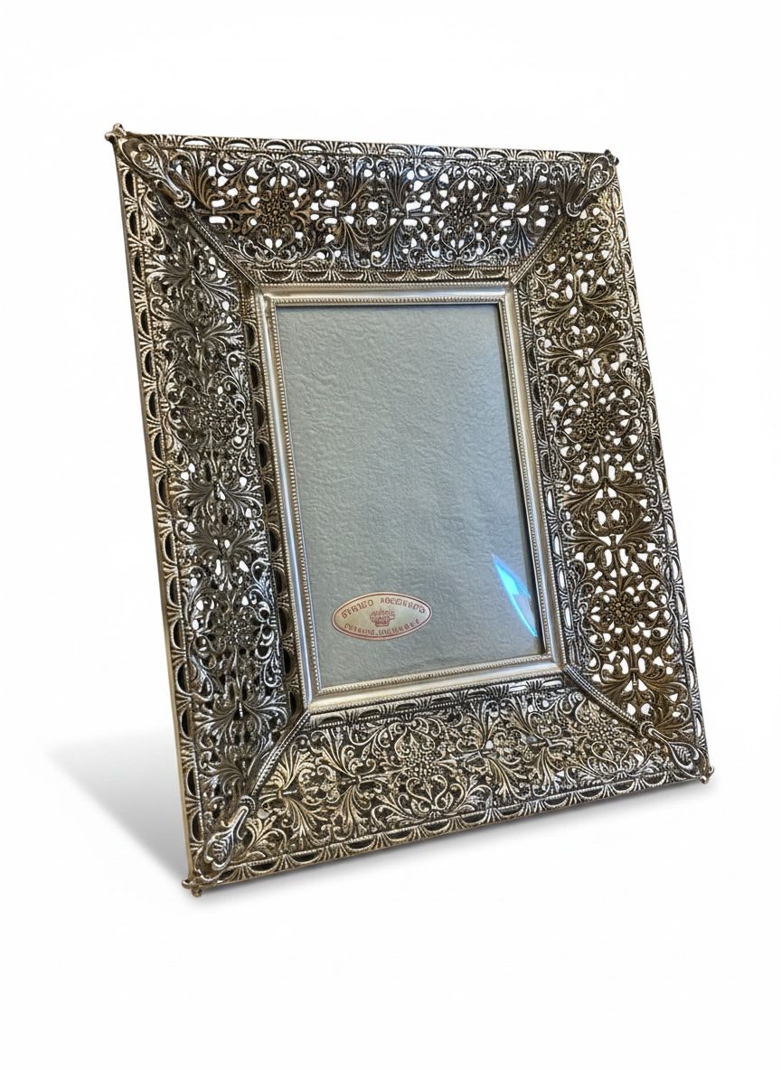 Cornice Portafoto Vintage in Bronzo Argentato Lavorato a Traforo