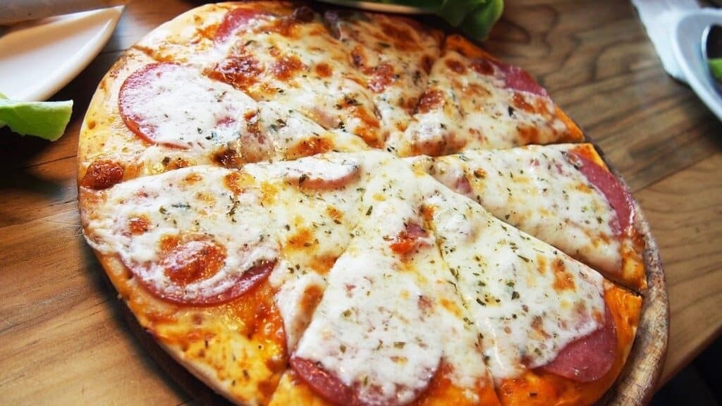 PIZZA 4 FROMAGE & SALAMI DOUX