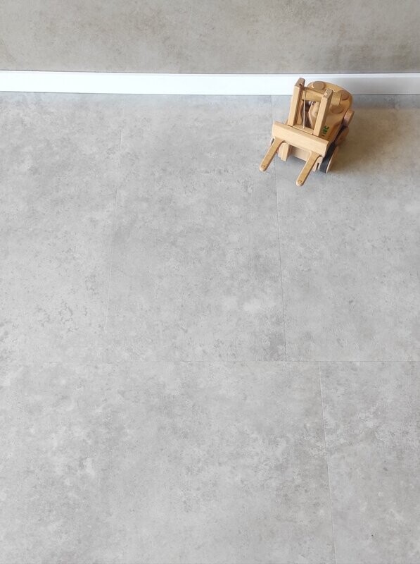 Klick Vinylboden 5,5mm Fliese Hel mit Aufkaschierter Unterlage  16,90€/m²