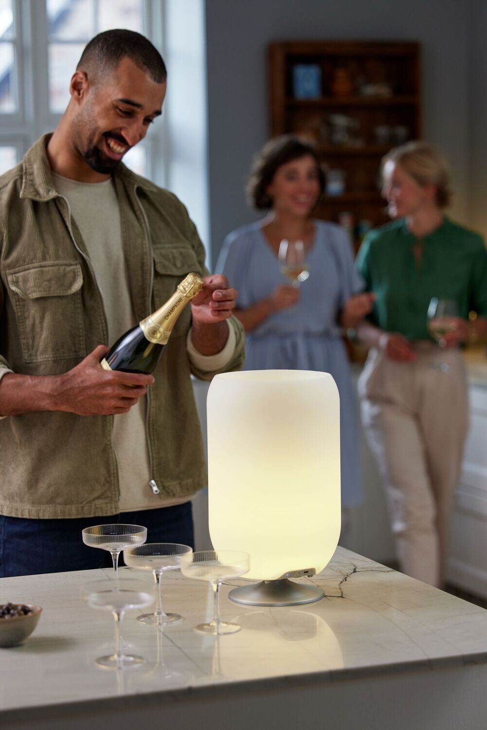 Kooduu  Atmos, Bluetooth-Lautsprecher/ dimmbare LED Lampe/ Getränkehalter,  160,00€