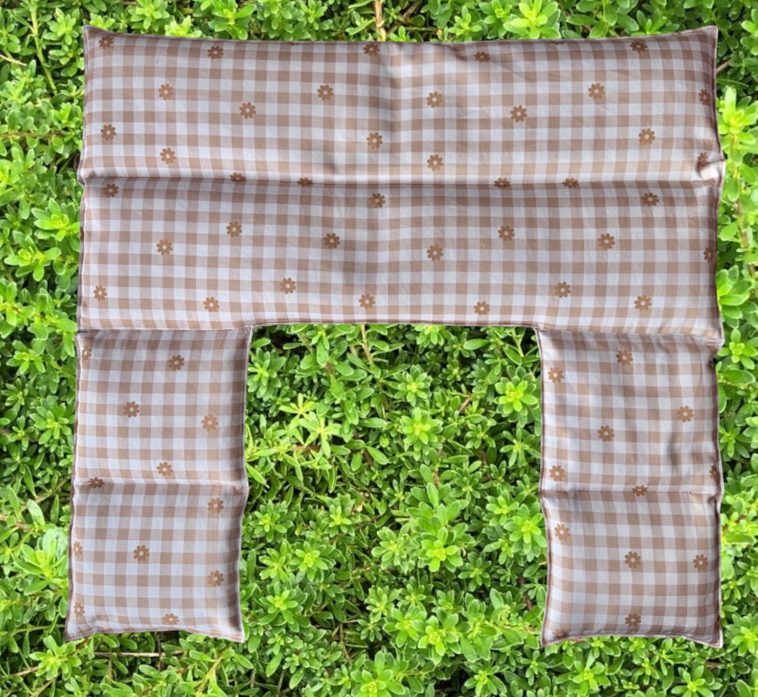 Beige Gingham Daisies - Wheat Heat Bag - Over The Shoulder XXXL