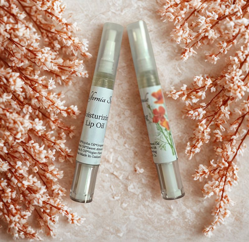 Moisturizing Lip Oil and Lip Gloss